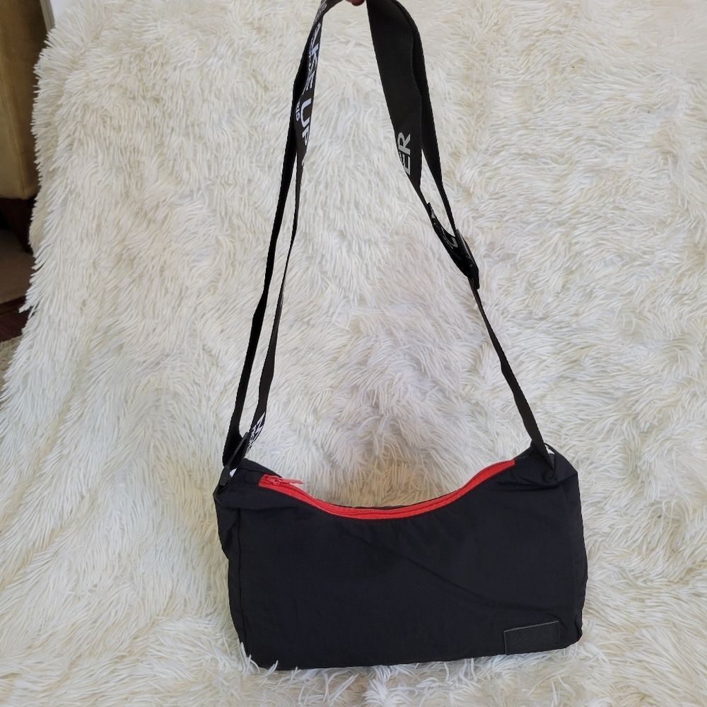 Make Up Forever Makeup Cosmetics Adjustable Over the Shoulder Zipper Black Bag - Picture 8 of 9